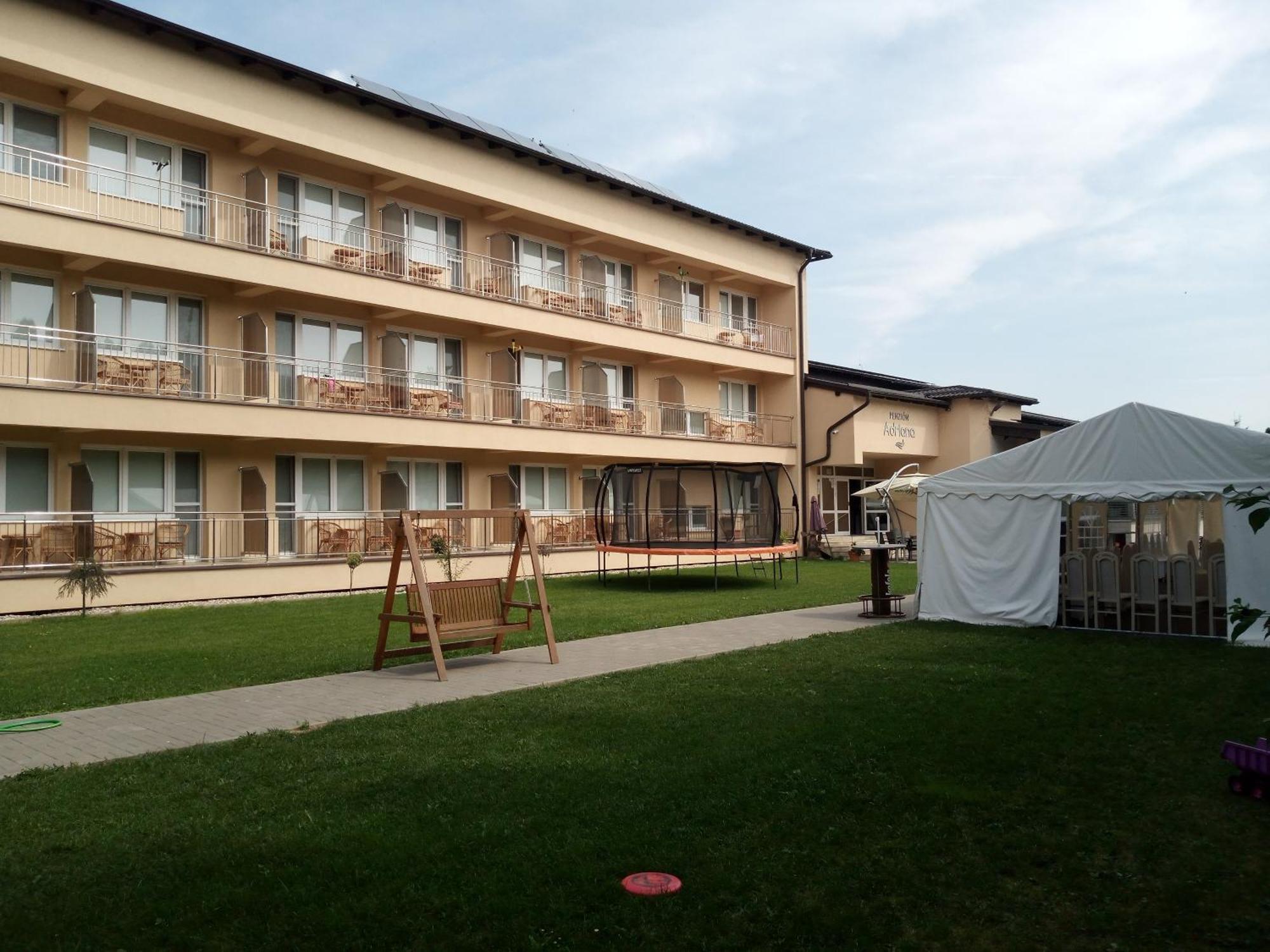 Penzion Adriana Nové Mesto nad Váhom Kültér fotó
